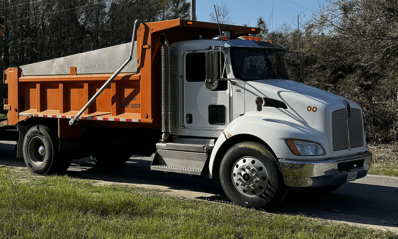 Dump Truck for Construction and Land Leveling and Clearing